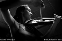 Foto: © Antonín Bína - Studentka, viola