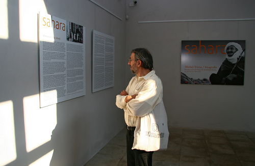 Z&nbsp;vernisáže výstavy Michala Tůmy &ndash; Sahara - FOTO &copy; STANISLAV MAXA