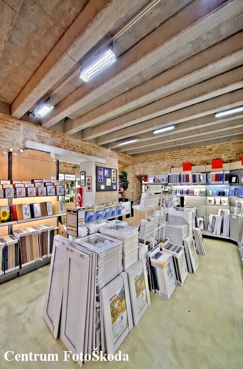 Centrum FotoŠkoda, Vodičkova ulice, Praha - alba, rámy
