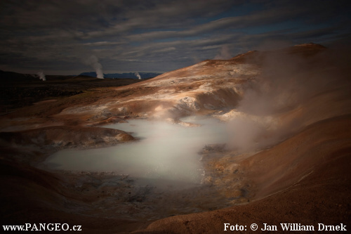 PANGEO TOURS - Foto: &copy; Jan William Drnek - Vulkanické jezírko na rhyolitové hoře Leirhnjúkur, Island