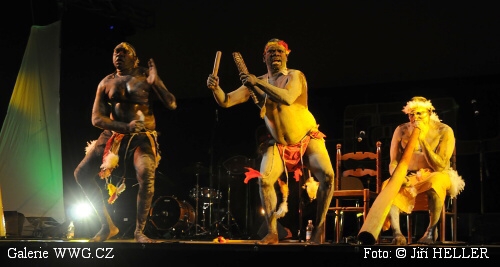 DIDJINOZ 09 - Didgeridoo festival - Djalu Gurruwiwi s rodinou