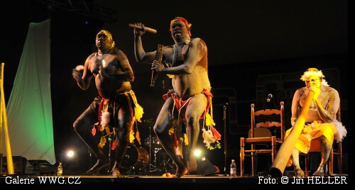 DIDJINOZ 09 - Didgeridoo festival - Djalu Gurruwiwi s rodinou