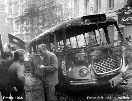 Foto: © Miluše Jelínková - Opět Vinohradská třída poblíž Československého rozhlasu.